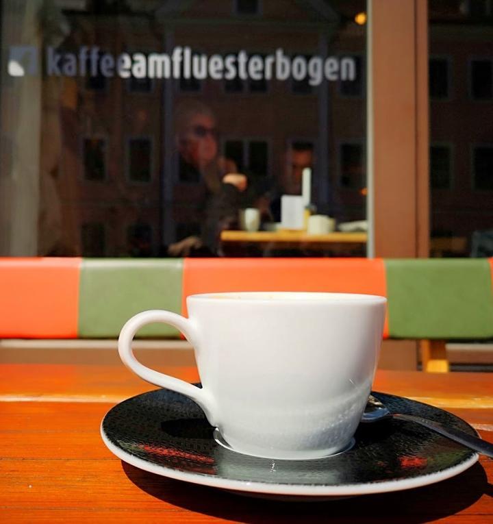 Kaffee am Flüsterbogen